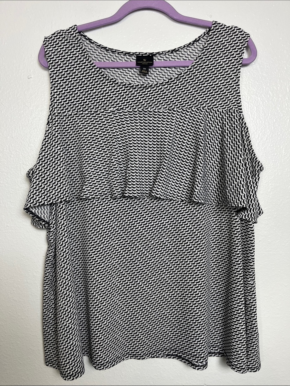 Worthington Black & White Ruffle Sleeve Geometric Camisole